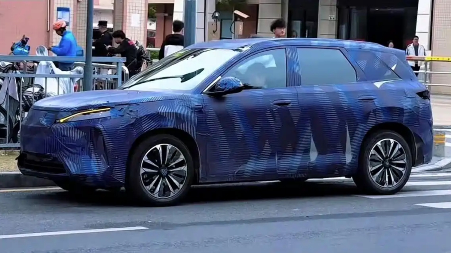BYD'nin yeni elektrikli SUV'u dış görüntüsü