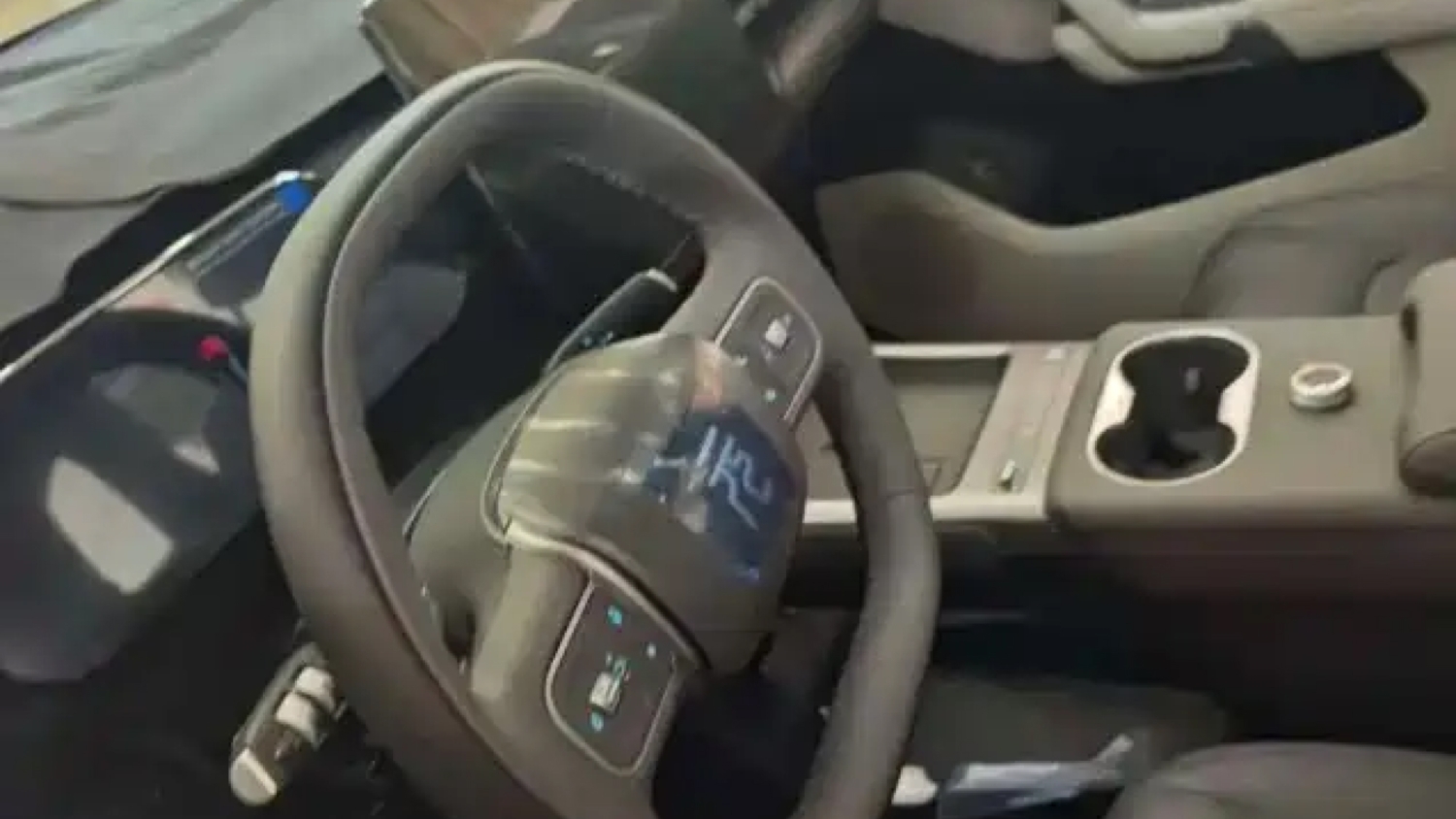 BYD'nin yeni elektrikli SUV'u test sırasında çekilmiş bir görütüsü
